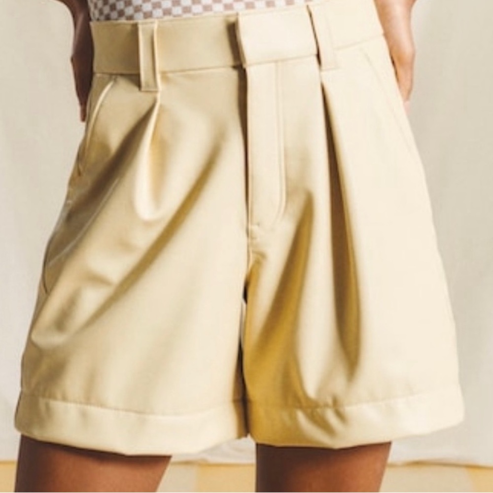 Abercrombie 6 Inch High Rise Vegan Leather Tailored Shorts